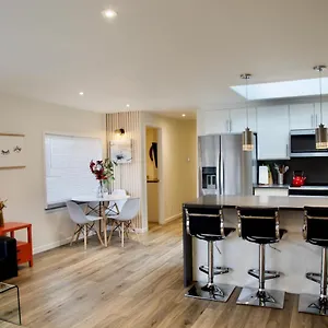 https://charming-seattle-home-near-lake-washington.seattlehotelsites.com